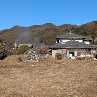 不動沢の頭と烏森山を望む