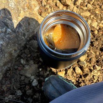 障子岳に戻ってお昼ごはん（おでん）