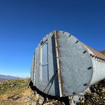芋虫型宇宙船的避難小屋