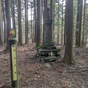 仏塔がございます。