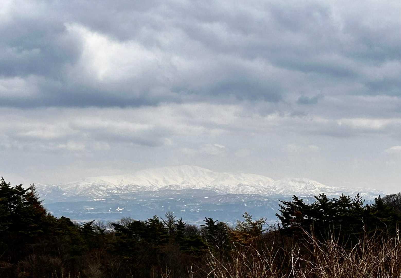 わぁーい🙌雲が流れて

月山が見えて来ました♪見事です👏

✨🗻✨