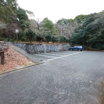 スタートの丸山キャンプ場駐車場、トイレ、完備、気温3℃、曇り、風弱し