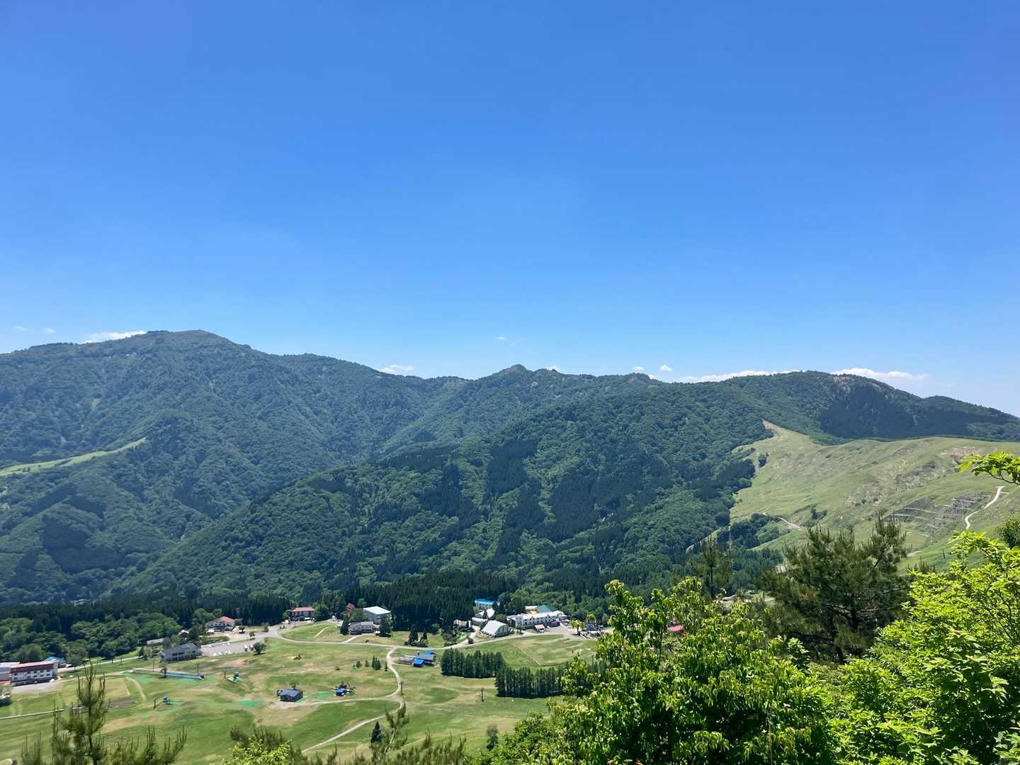 氷ノ山から歩いてきた縦走路👀
こうして見ると、よく歩いたなと思う。
ぶん回した実感が湧く瞬間。