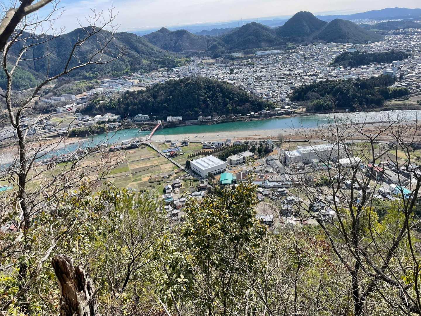 山頂から少し長良川方向に降りたところから