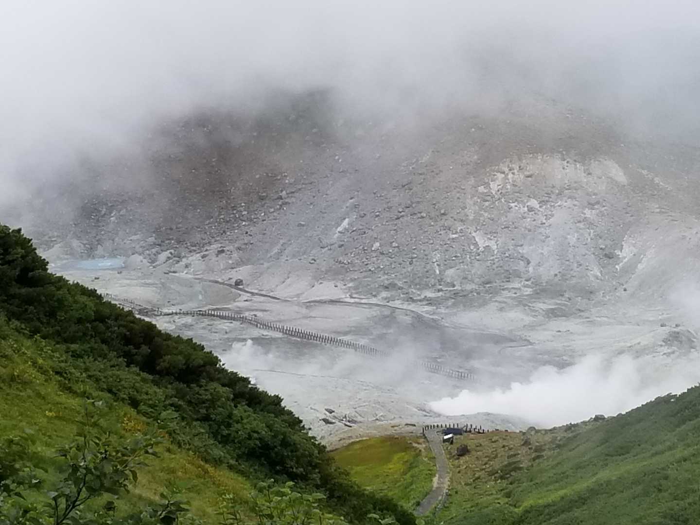 地獄谷　時折ゴーッ！と凄い音します