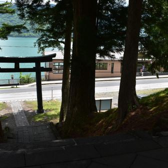 バス停は目の前にあります