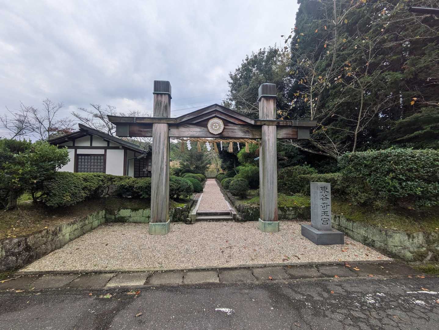 帰りロード途中の立派な門構えの神社かな🤔
たまにはゆったりハイキングもいいもんですな😙
お読み頂きありがとうございました🙂‍↕️