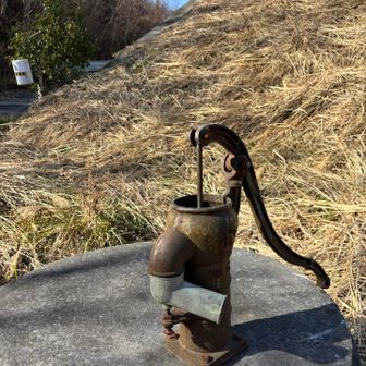 駐車場の近くに古井戸。珍しい♬