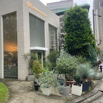 日比谷花壇 本店