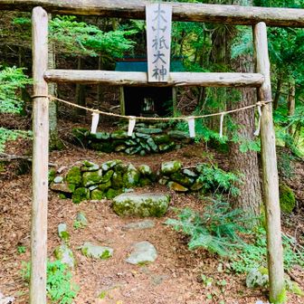信仰の山。おやしろを拝んで登山