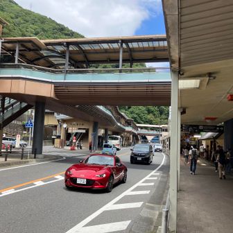 箱根湯本駅に戻って来た。観光客がたくさんいる。
