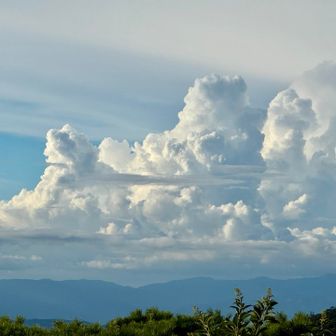 西の空にはモクモク☁️