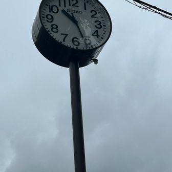 稲荷山…四つ辻に立つ時計