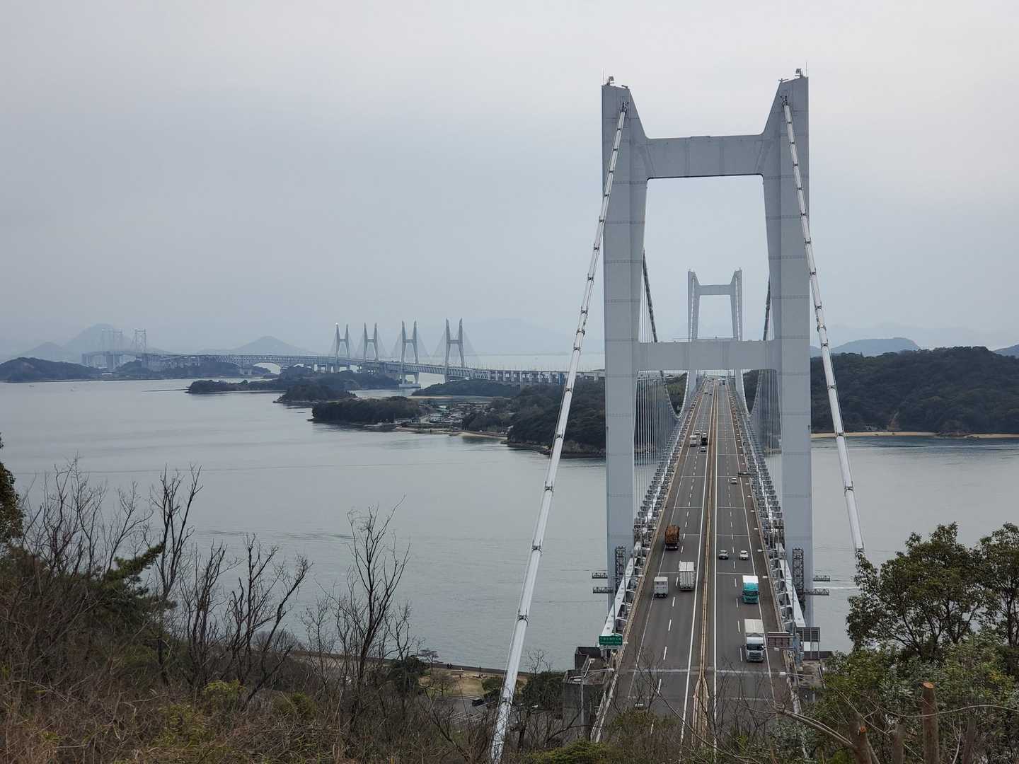 ズームアウトで角度変えてたら 左奥には我が香川の讃岐富士こと飯野山👀