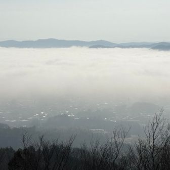 津山の街並みがうっすらと‥