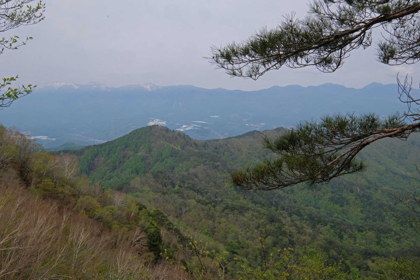 八ヶ岳方面、まだ雪が残ってますね
