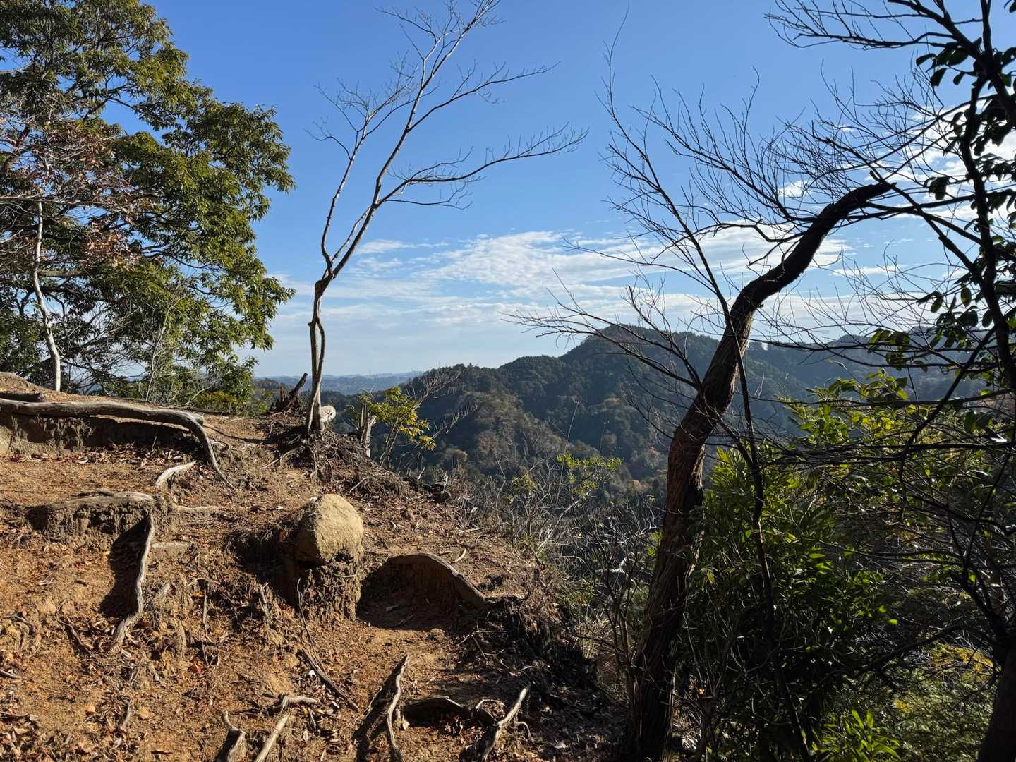 所々絶景良く気持ちいい、山頂は風強かったけどこの辺りは普通の風で心地良かったです