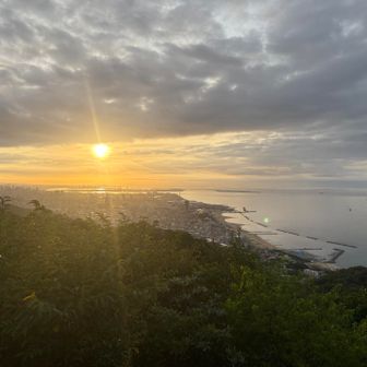 旗振山からの🌅
ここで日の出を見る予定だったが、ちょっと遅れたなぁ〜