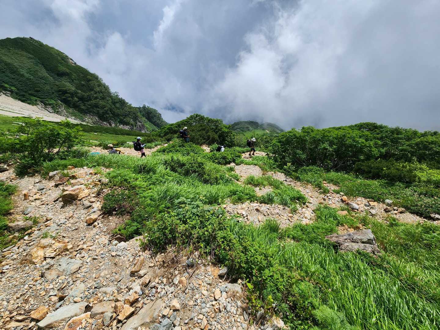 「白馬鑓温泉小屋」まで約2時間とありましたので､始めのうちは甘く考えていましたが…。