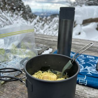 テーブルと椅子お借りしました。