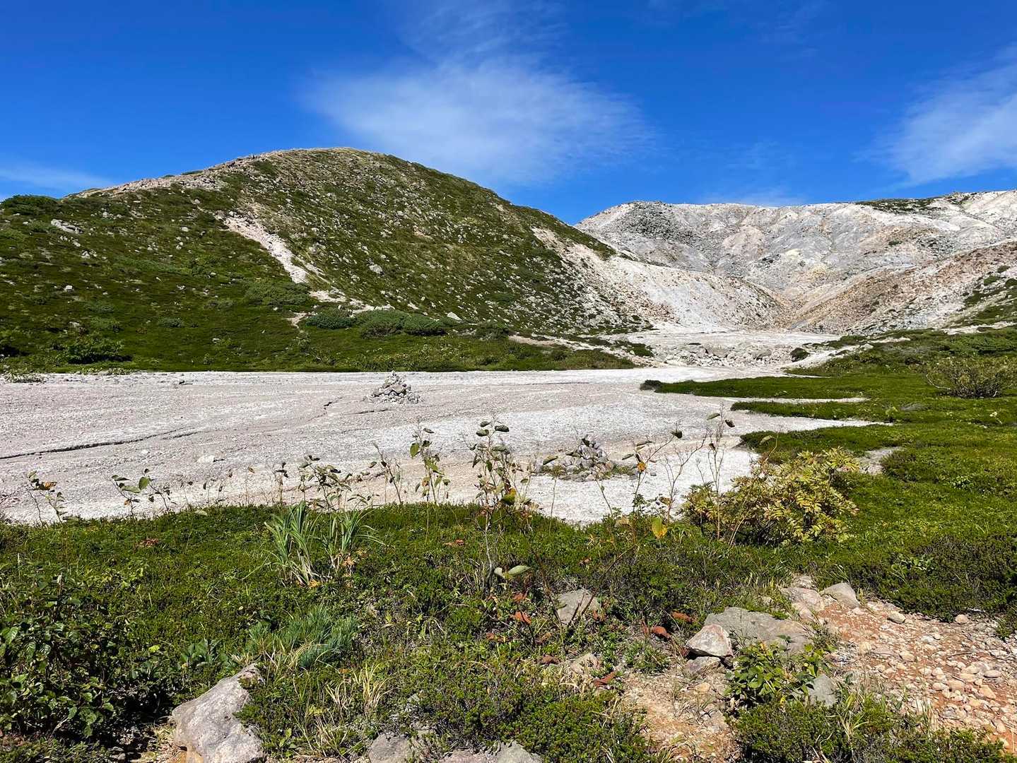 イワオヌプリ往復 | ニセコで岩肌と火山を感じるお手軽ハイキングコースの写真