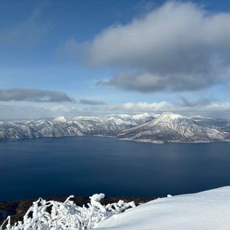 山頂より少し手間の方が支笏湖を見渡せます