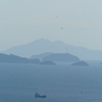 山頂から見た瀬戸内海……
家島諸島が浮かんでる