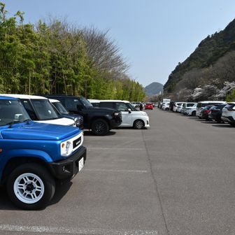 無事に下山しました。満車で、さらに駐車待ちの車でいっぱいでした。