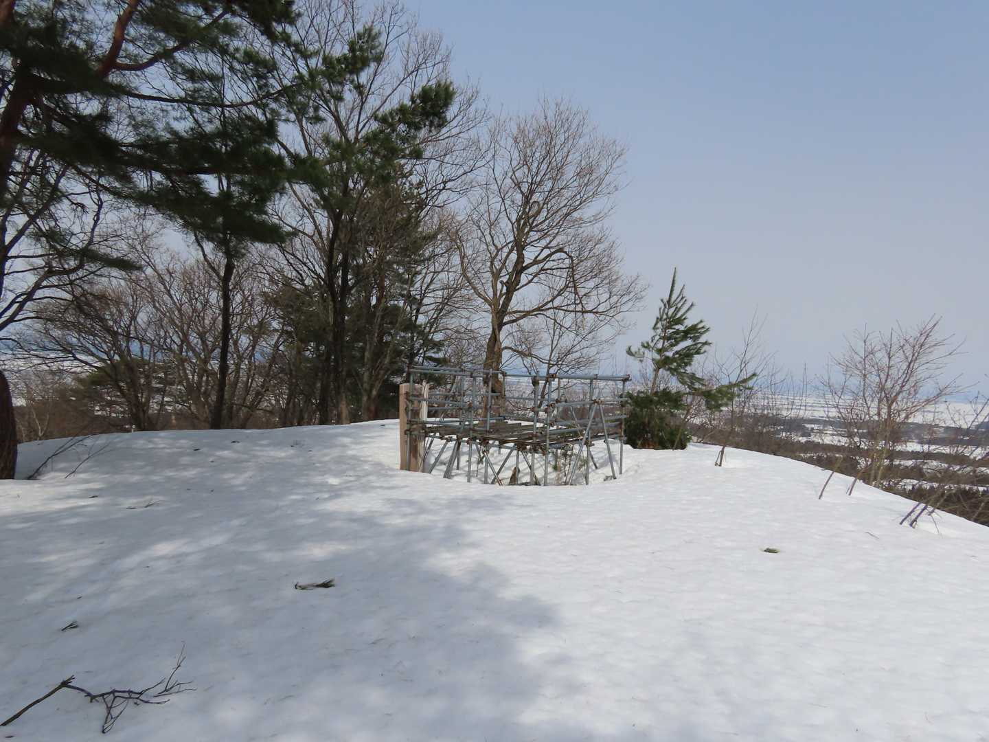 着いたー、祝、味噌桶城山登頂‼️長岡市街方面。