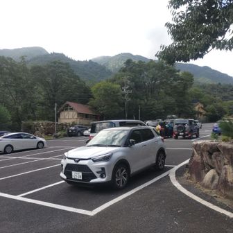 駐車場、500円