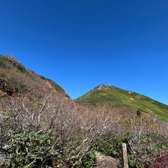 ミノブチ岳方面へ降りて振り返る、俎嵓