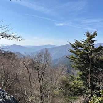 遠くに富士山　霞んでる