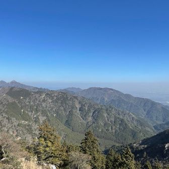入道ヶ岳も忘れていませんよ
んー黄砂で伊勢湾は見えないですね