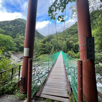 結構揺れる。
高目の吊り橋。