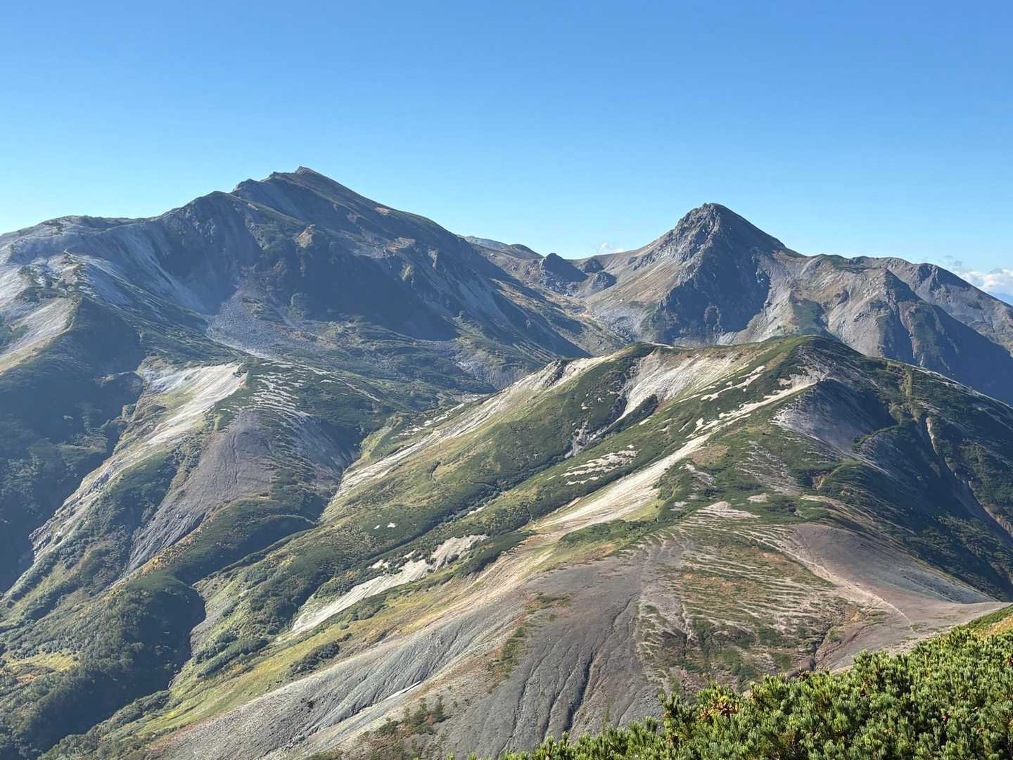 今から行く道⛰️鉢ヶ岳〜鉱山道方面
白馬岳、旭岳がどーんと