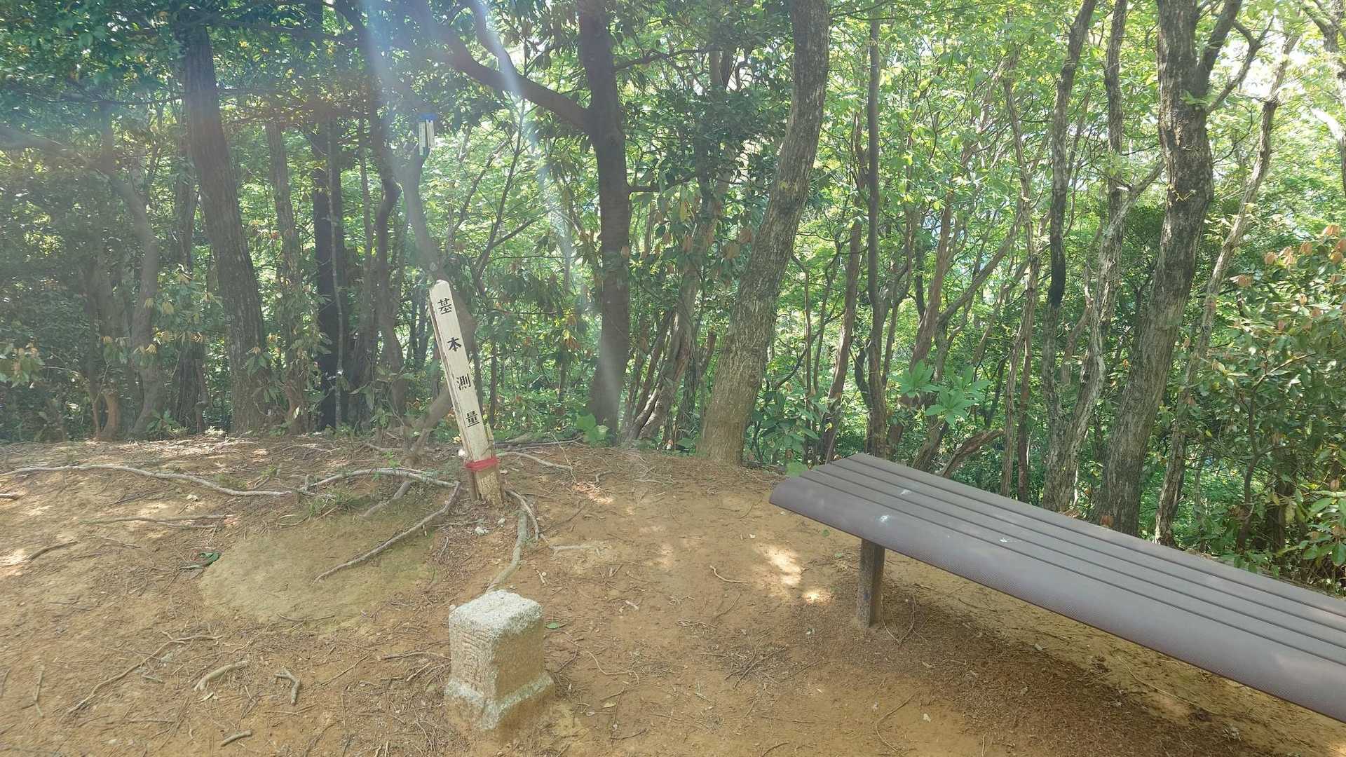 ベンチも新しく