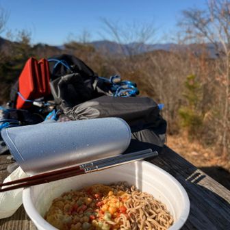 美味しいけど、山頂飯としてはやや物足りなくなった。贅沢を覚えてしまった。