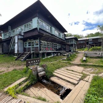 ここも泊まってみたい小屋です♪