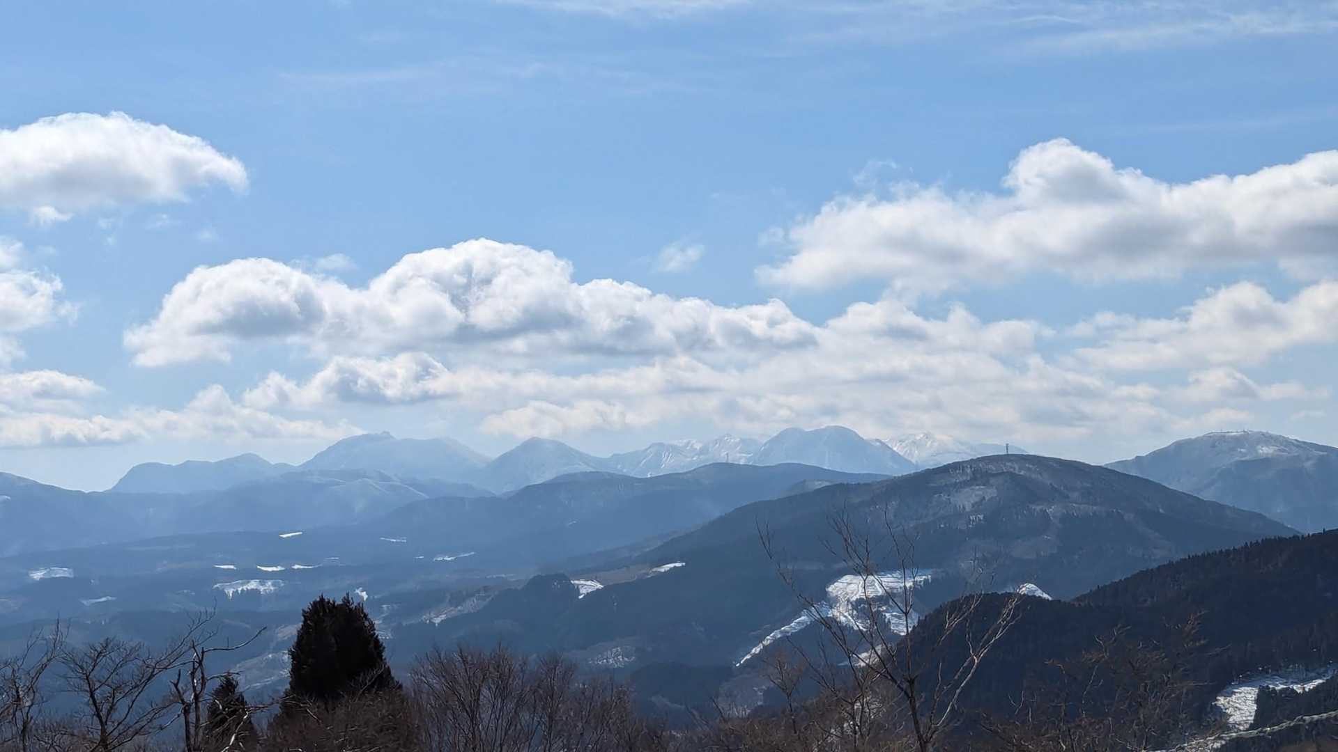 くじゅうも三俣山の雲が退くまで20分くらい待った😇
