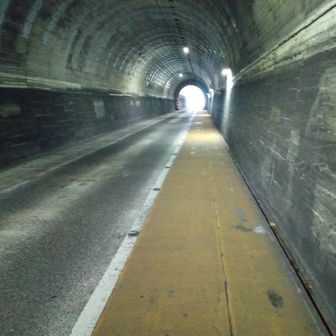 ”沢井隧道“  を潜り、藤野駅を横目に見て、奥相模湖方面へ。