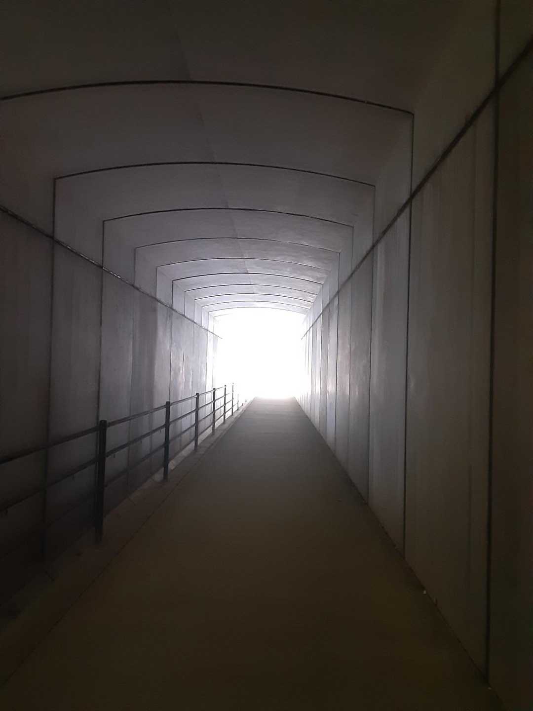 新名神高速の下