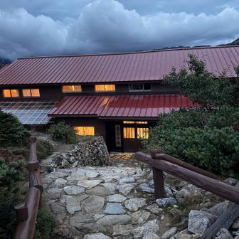 今朝は、雲がかかって槍穂高は見えていないです。