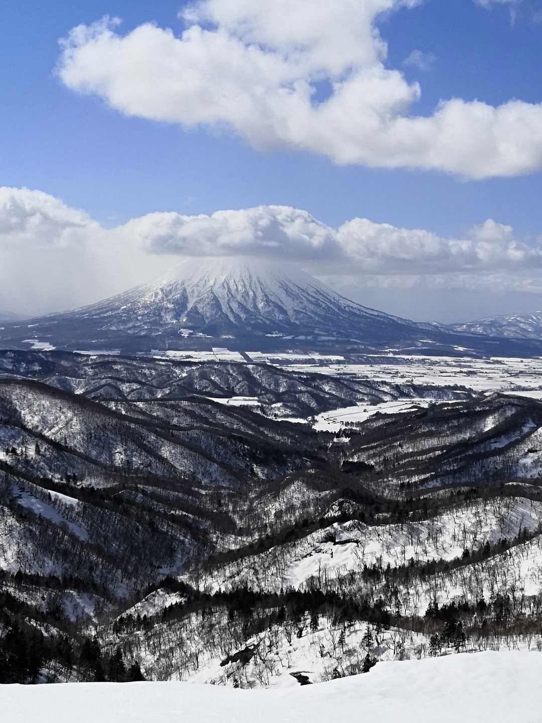 羊蹄山の頭隠れてるから待ちます