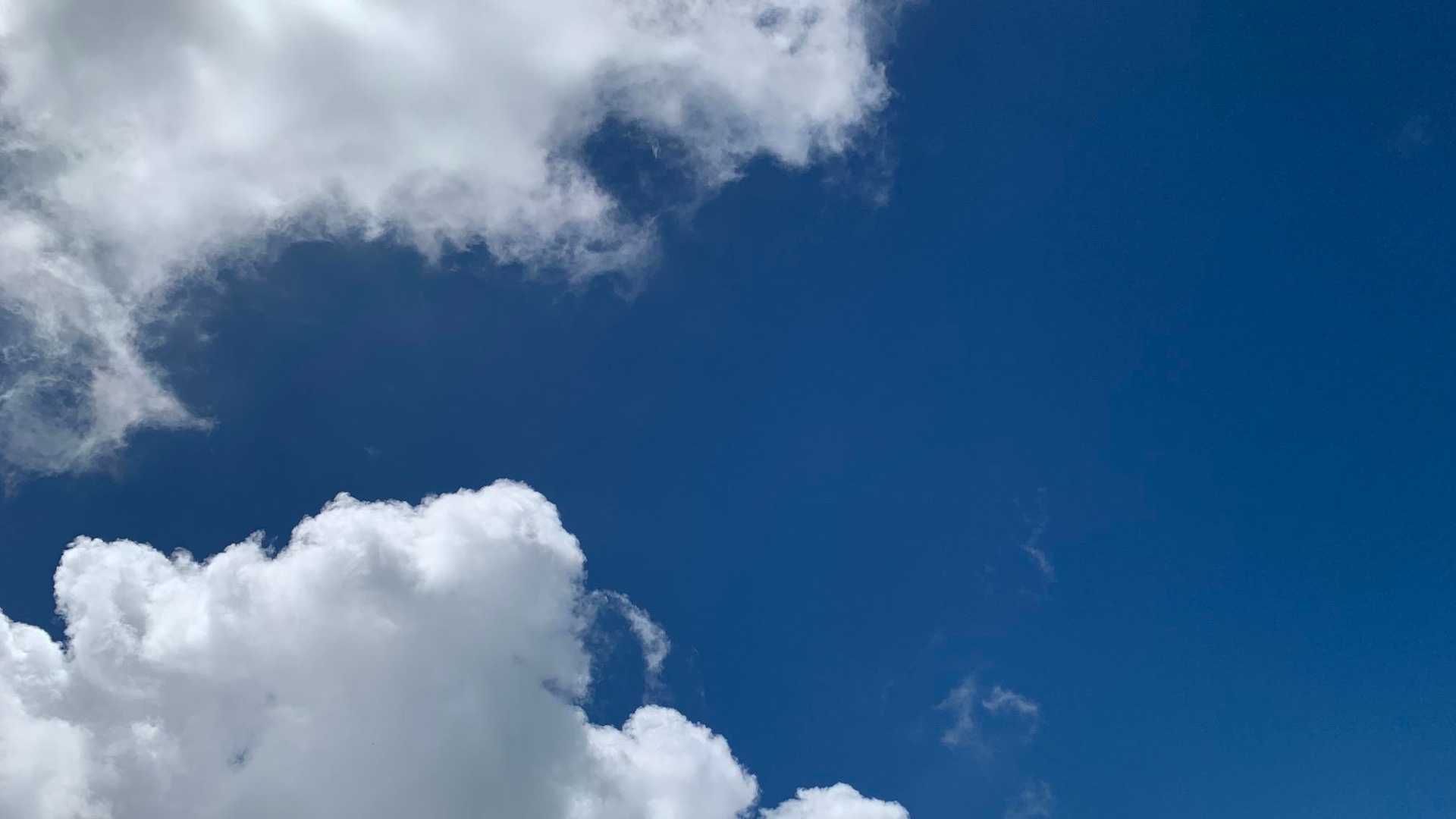 岩ばかり見ていたからでしょうか。何故かここで青空の写真を撮っていた。
正に天を仰いだ⁉️