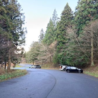 無事、風穴登山口🅿️に到着❣️
ぴ〜さん、チャム子さん、ありがとうごさいます。各自のアイデアで、初めてにしては上出来のうどんパーティになりました。次回は更にバージョンアップしたスペシャルうどんを作りましょう（笑）
今日も楽しい１日でした。お疲れさま〜😊/

これにておしまい。
朝の所用を含めて14,000歩でした。