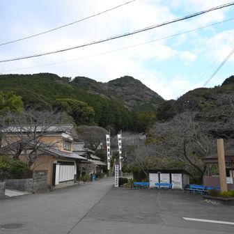 正面が山田地蔵尊 増福禅院。