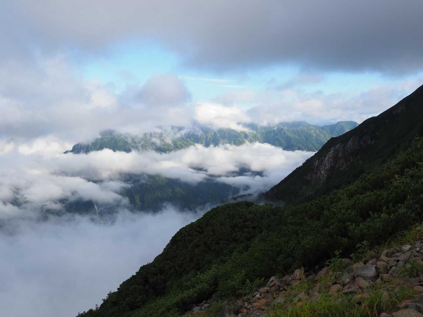 雲が切れない笠ヶ岳方面