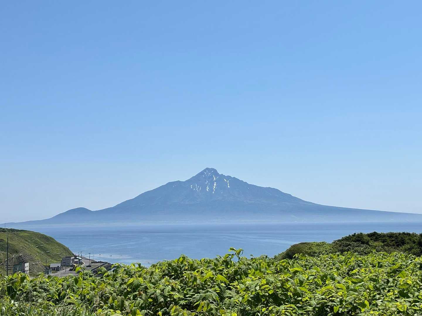ずーっと利尻山が見えます。