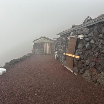 元祖7合目の山口山荘に到着