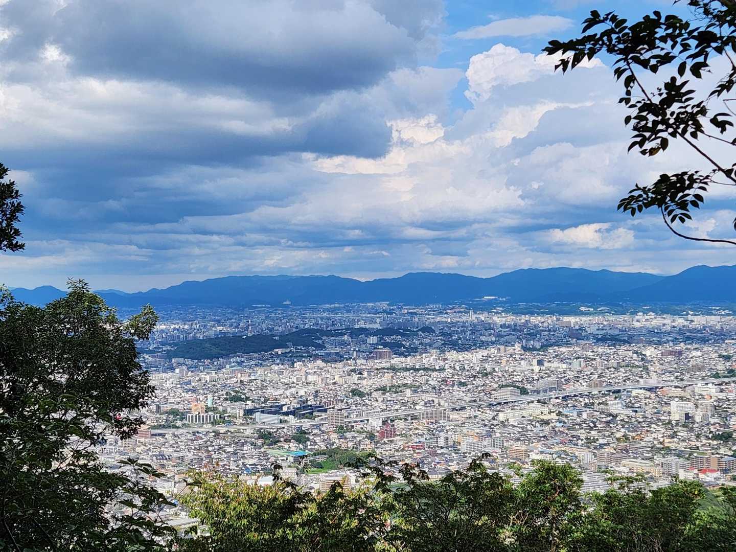 曇り。19時から雨降るらしい。